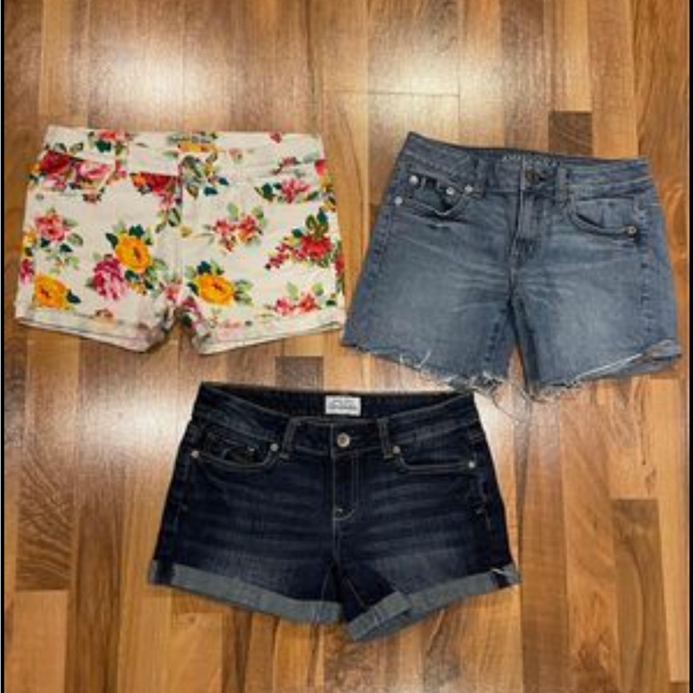 Lot of Women’s/Juniors Size 1 and 2 Shorts Aeropostale American Eagle